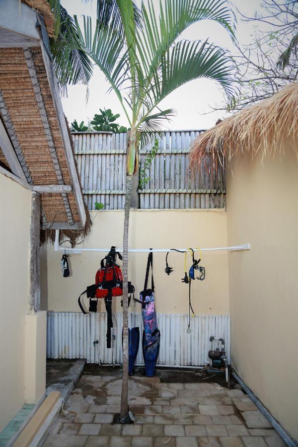 Villa Sentosa, Cheerful 3-Bedroom Villa With Pool Gili Trawangan Buitenkant foto